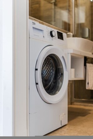 Apartment | 1 bedroom - Seafront Escape in Durr s - Mimoza (Ishëm)