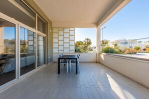 Apartment | 1 bedroom - Seafront Escape in Durr s - Mimoza (Ishëm)