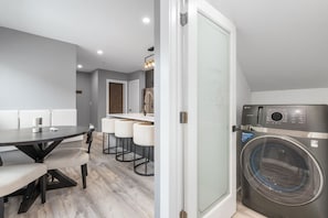 Apartment | 4 bedrooms - New Luxury 4 Bed Condo Perfect for Winter Rental (Hampton)