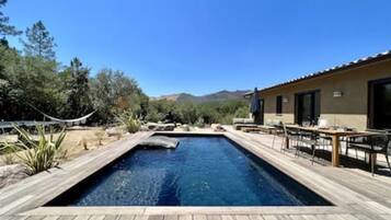 House | 4 bilik tidur, kalis bunyi