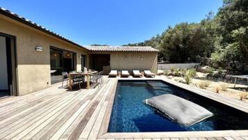 4 bedrooms