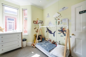 3 bedrooms, Internet - The Suburban Bliss With 3 Bedrooms and 2 5 Bathrooms (London)