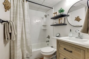 Towels - Carolina Beach Condo w/ Marina View, on Boardwalk (Carolina Beach)