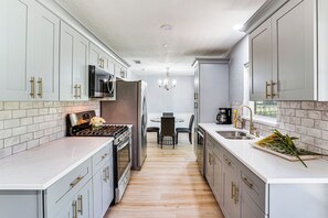 Fridge, microwave, stovetop, dishwasher
