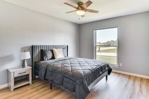 3 bedrooms, iron/ironing board, Internet, bed sheets