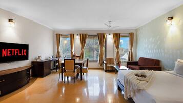 Luxury Room, 1 Queen Bed, Non Smoking | Desk, laptop workspace, iron/ironing board, free WiFi