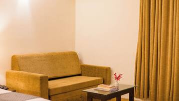 Superior Room, 1 Queen Bed | Premium bedding, desk, laptop workspace, iron/ironing board
