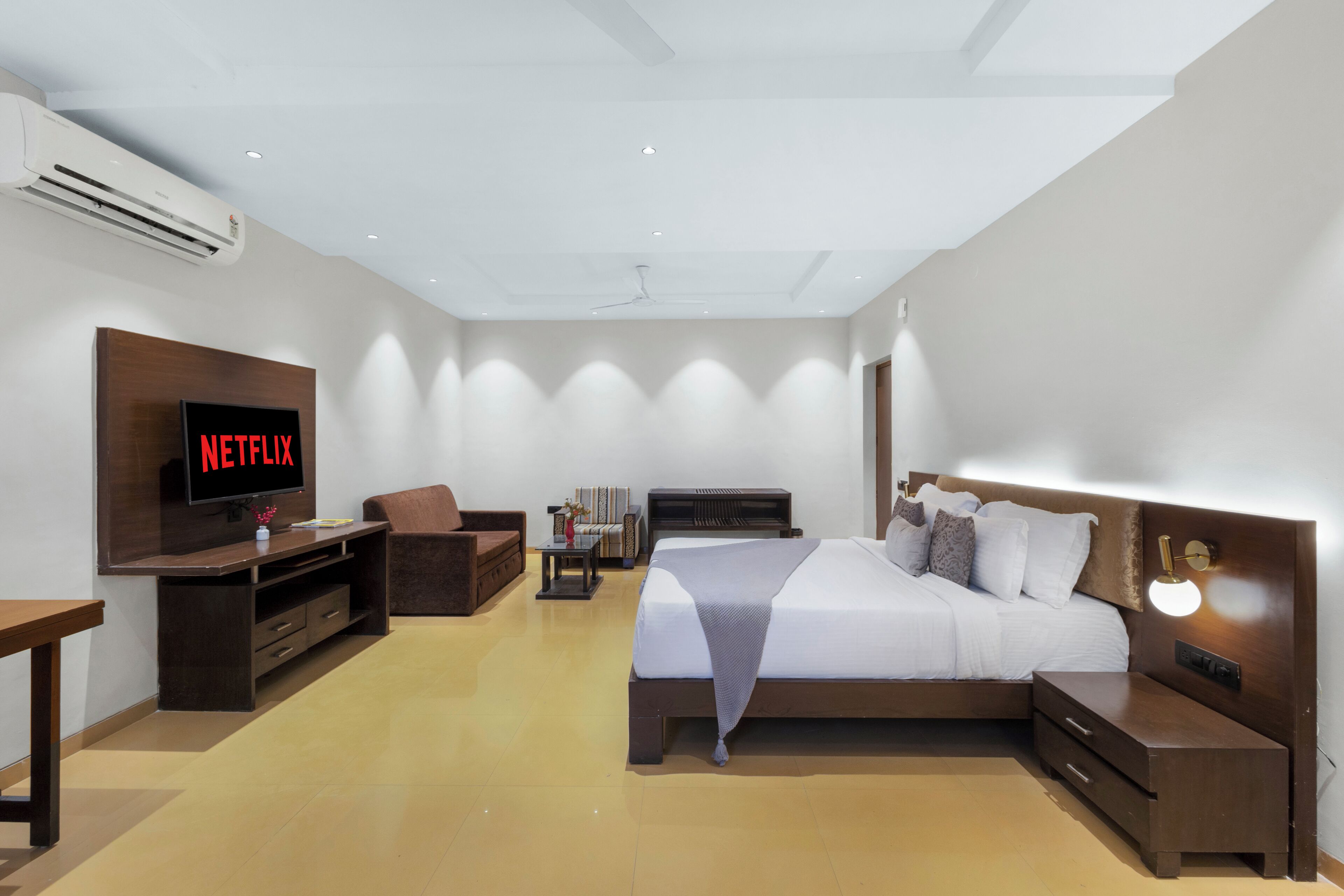 Comfort-huone, 1 keskisuuri parisänky, tupakointi kielletty | Työpöytä, kannettavalle tietokoneelle sopiva työtila