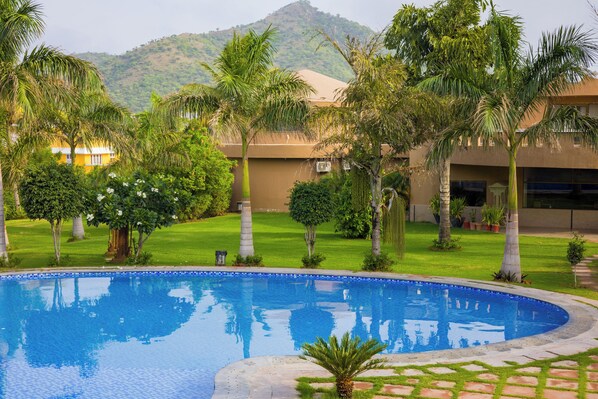 Outdoor pool - Jeevantara Resort by Alaya Stays (Udaipur)