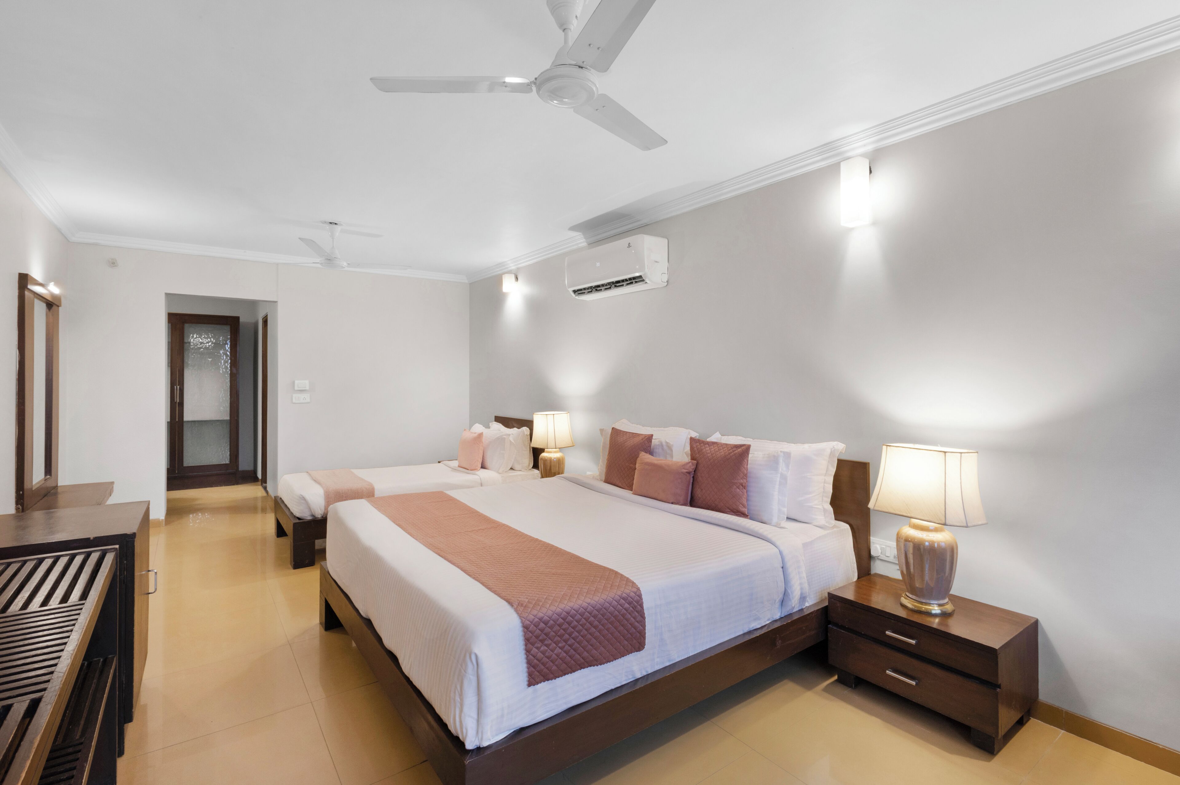 Työpöytä, kannettavalle tietokoneelle sopiva työtila