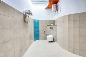 Premium Δωμάτιο, 1 Queen Κρεβάτι | Μπάνιο | Ντουζιέρα, δωρεάν προϊόντα προσωπικής περιποίησης, πιστολάκι μαλλιών