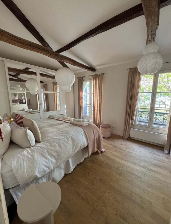 2 habitaciones, tabla de planchar con plancha, internet y ropa de cama 