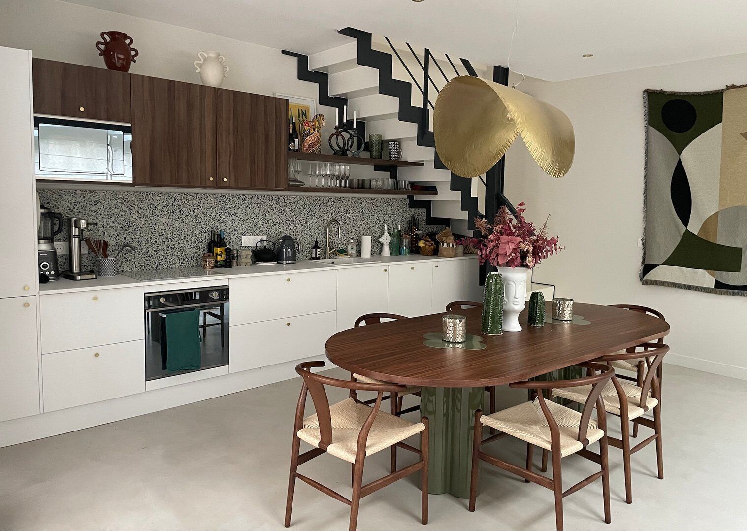 ثلاجة، ميكروويف، فرن، غسالة أطباق