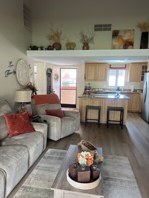 Smart TV, DVD player, books, stereo