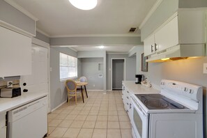 Fridge, microwave, stovetop, dishwasher