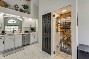 Batterie de cuisine, vaisselle et ustensiles