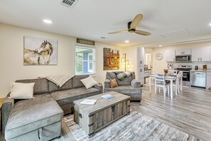 TV, fireplace, books - Lake Hamilton Retreat w/ Kayaks & Spacious Yard! (Hot Springs)