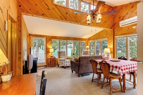 Waterfront Cottage on Lake George w/ 2 Docks!