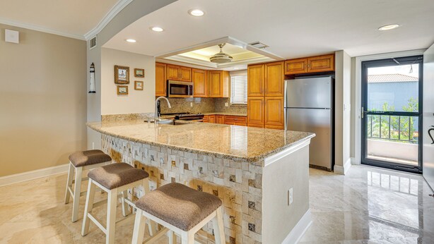 Private kitchen - Panoramic Gulf Views: Renovated Fort Myers Condo! (Fort Myers)