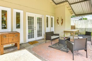 Outdoor dining - 7 Mi to Dtwn Houston: Family Home w/ Patio & Yard (Houston)
