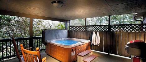 Outdoor spa tub