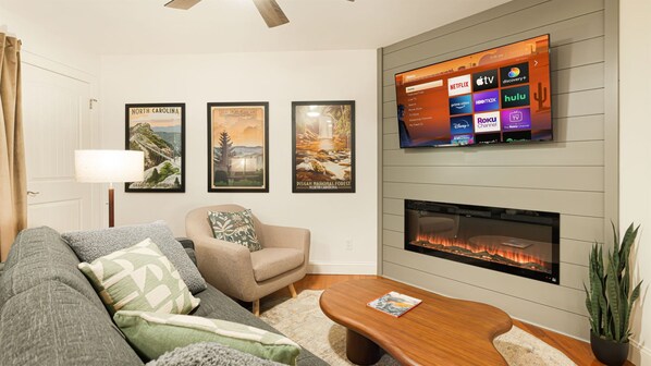 Smart TV y chimenea 