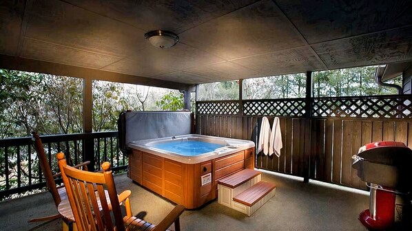Outdoor spa tub