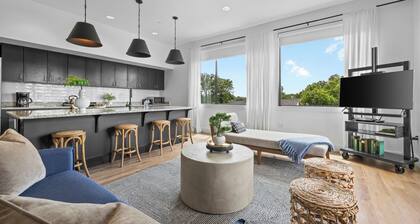 8 Min to Broadway-Patio-Walkable-Central Location