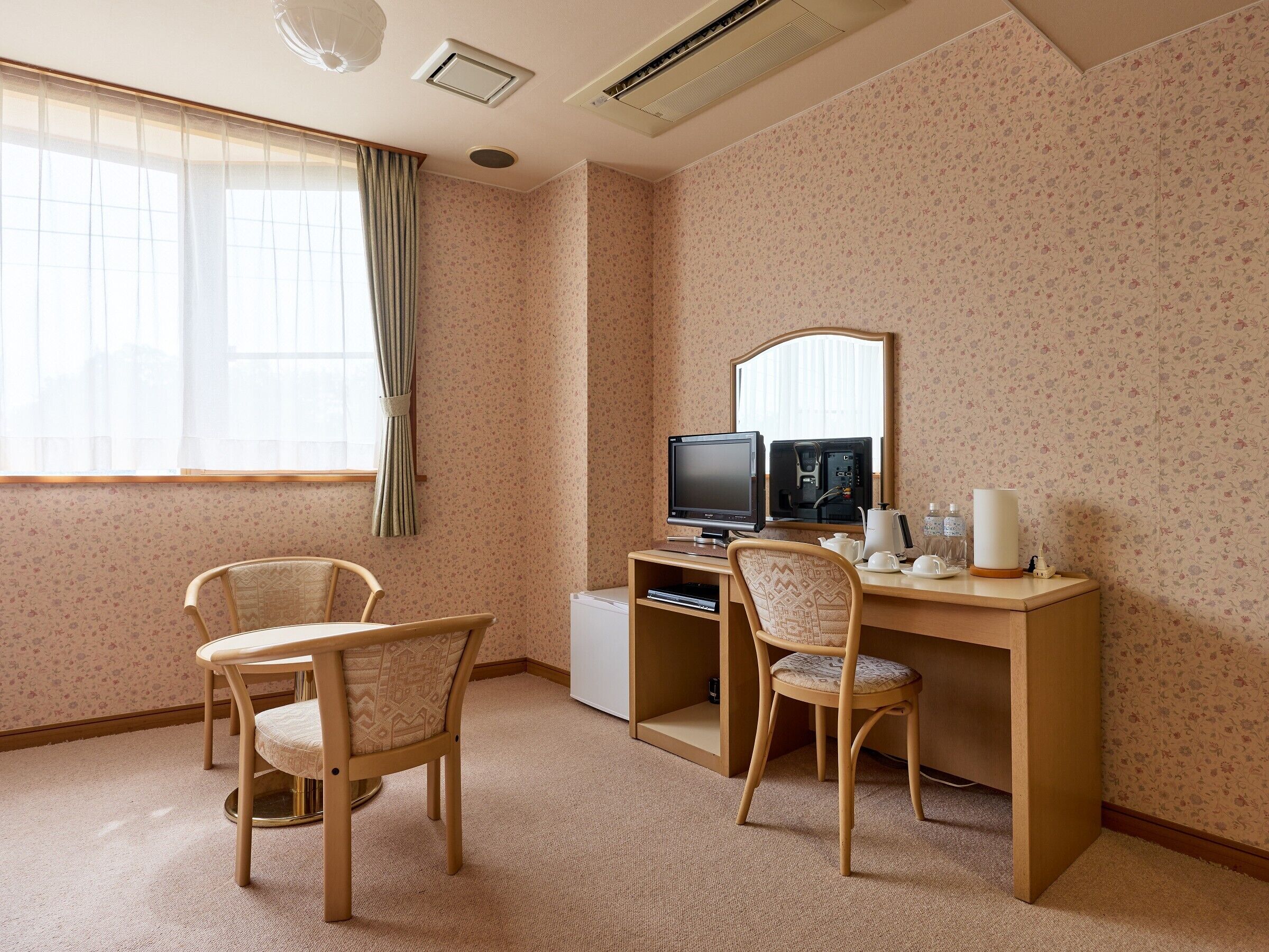 Classic Twin Room | Desk, free WiFi