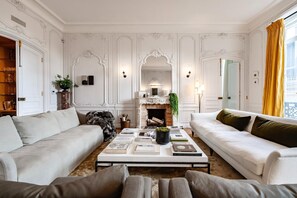 3 bedrooms, Internet - Luxury 3BR Flat Near the Champs Elys es (Paris)