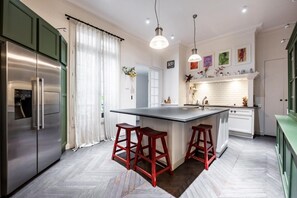 House, Smoking | 5 bedrooms, Internet