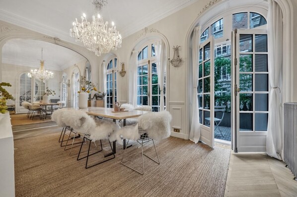 Rumah, Boleh Merokok | 5 kamar tidur dan internet