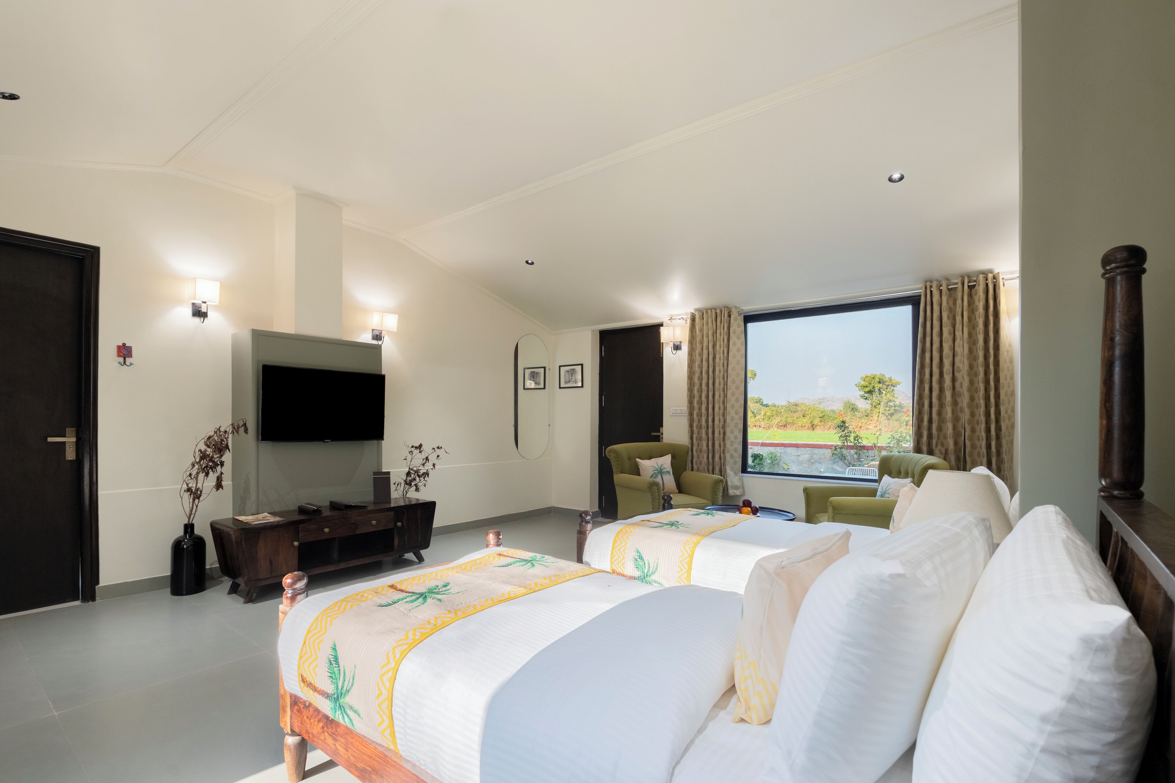 In-room safe, desk, laptop workspace, soundproofing