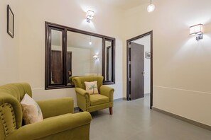 Family Studio Suite | Living area