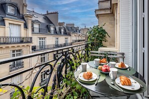 3 bedrooms, Internet - Prestigious Apartment Near the Trocadero (Paris)