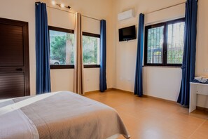1 bedroom, desk, WiFi, bed sheets