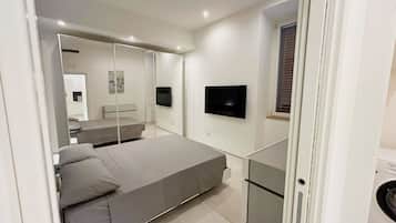 1 bedroom, bed sheets