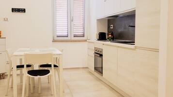 Kühlschrank, Ofen, Herdplatte, Geschirrspüler