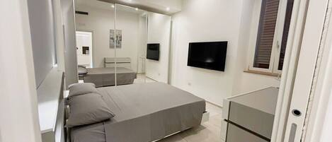 1 bedroom, bed sheets