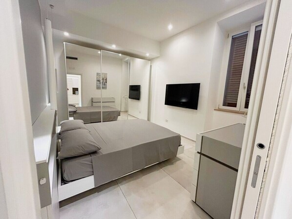 1 bedroom, bed sheets