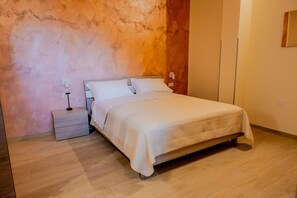 1 Schlafzimmer, Schreibtisch, WLAN, Bettwäsche