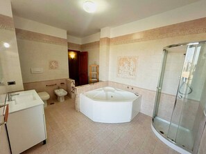 Hair dryer, towels, toilet paper - Dimora Il Roseto - Trani (Trani)