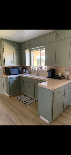 Beautiful family home in Fresno close to freeway and centrally located!