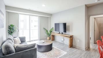 43-inch Smart TV with digital channels, Netflix, Hulu
