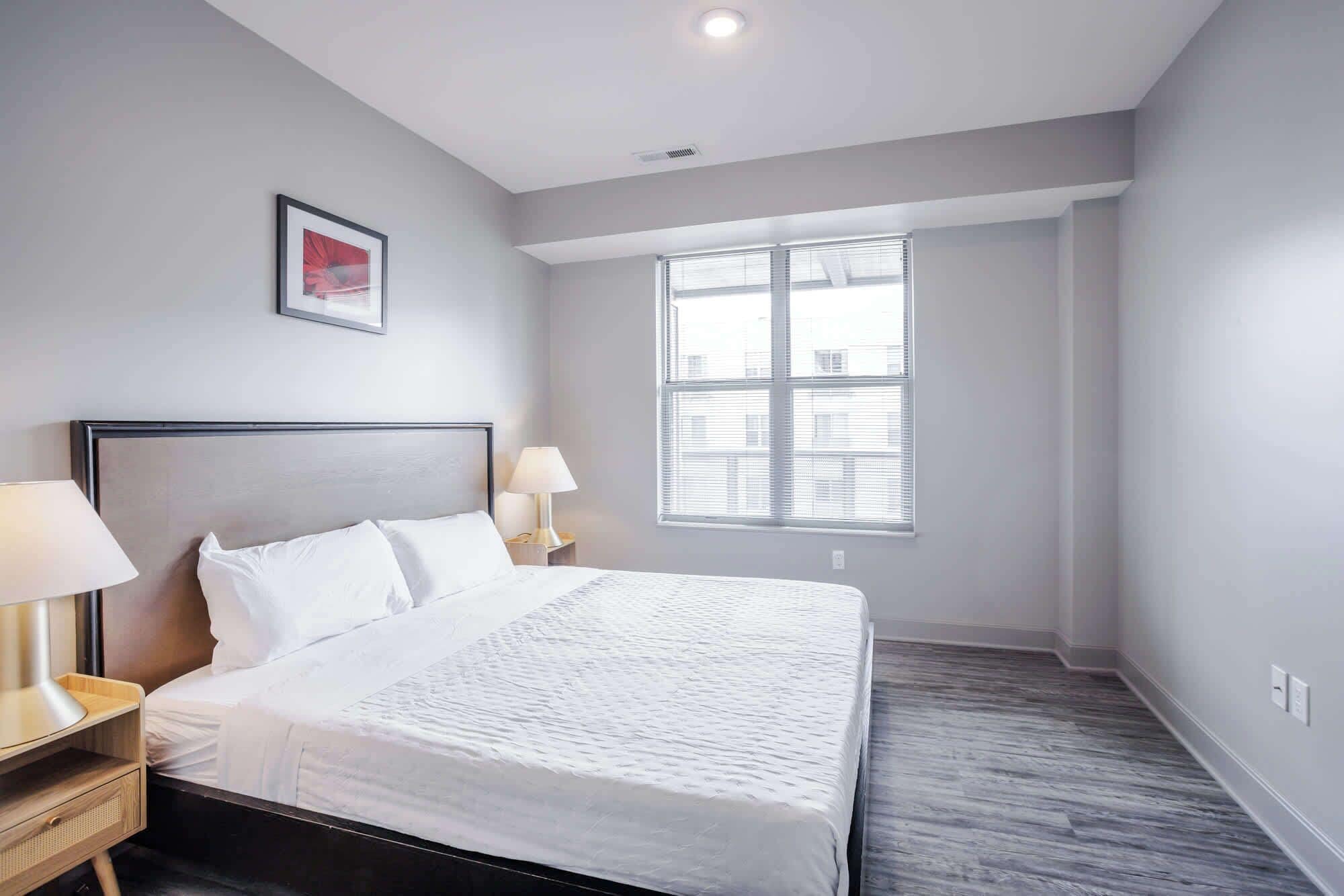 Skrivebord, skrivebord for bærbar PC og strykejern/-brett