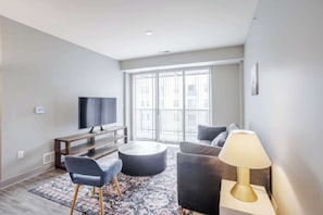 TV connectée de 43 pouces avec chaînes numériques, Netflix, Hulu