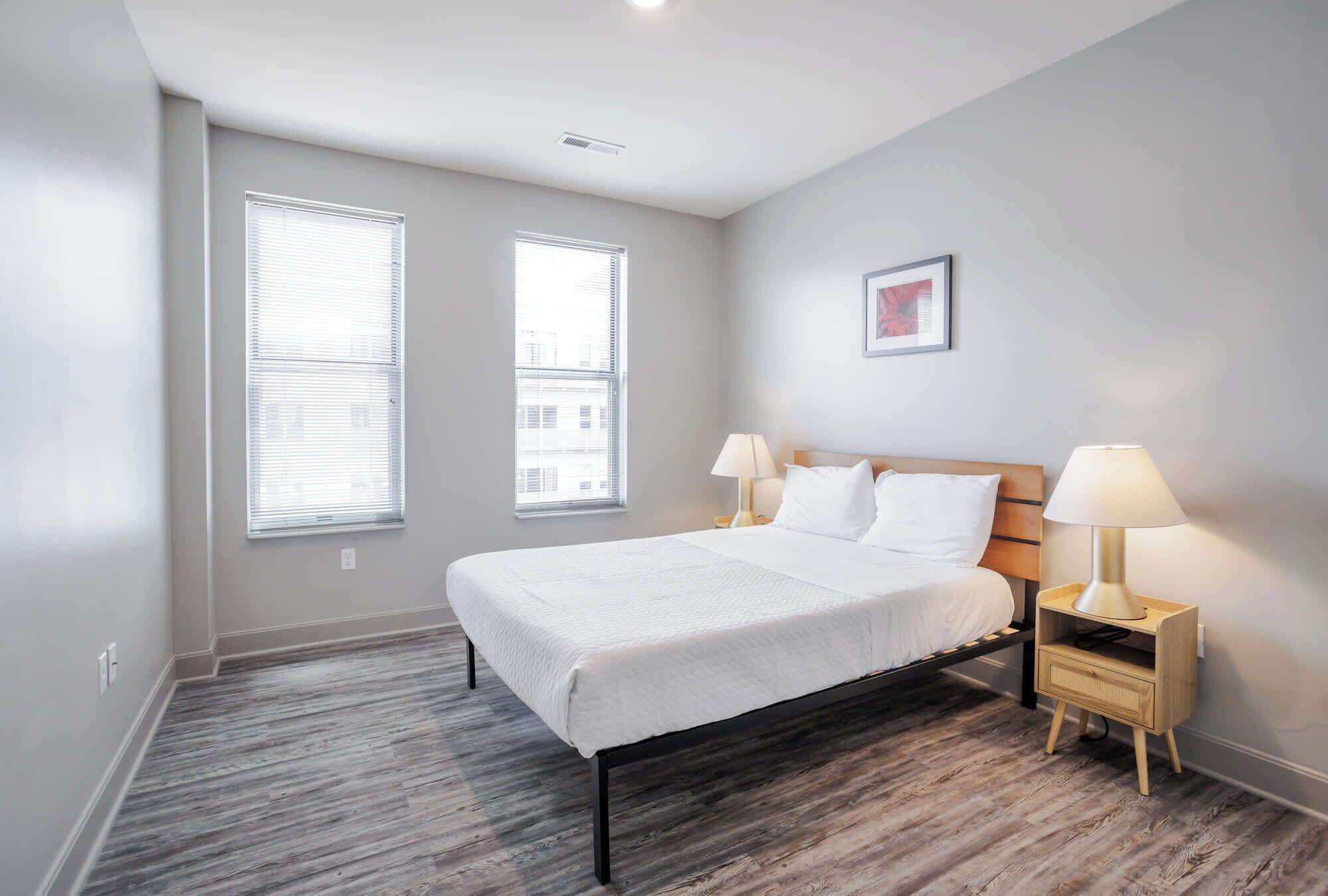 Skrivebord, skrivebord for bærbar PC og strykejern/-brett