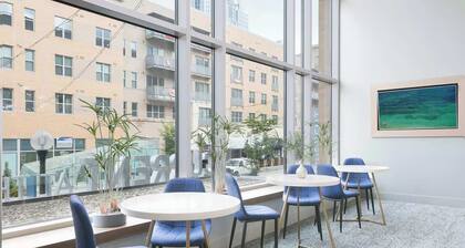 CozySuites - Current at the Banks