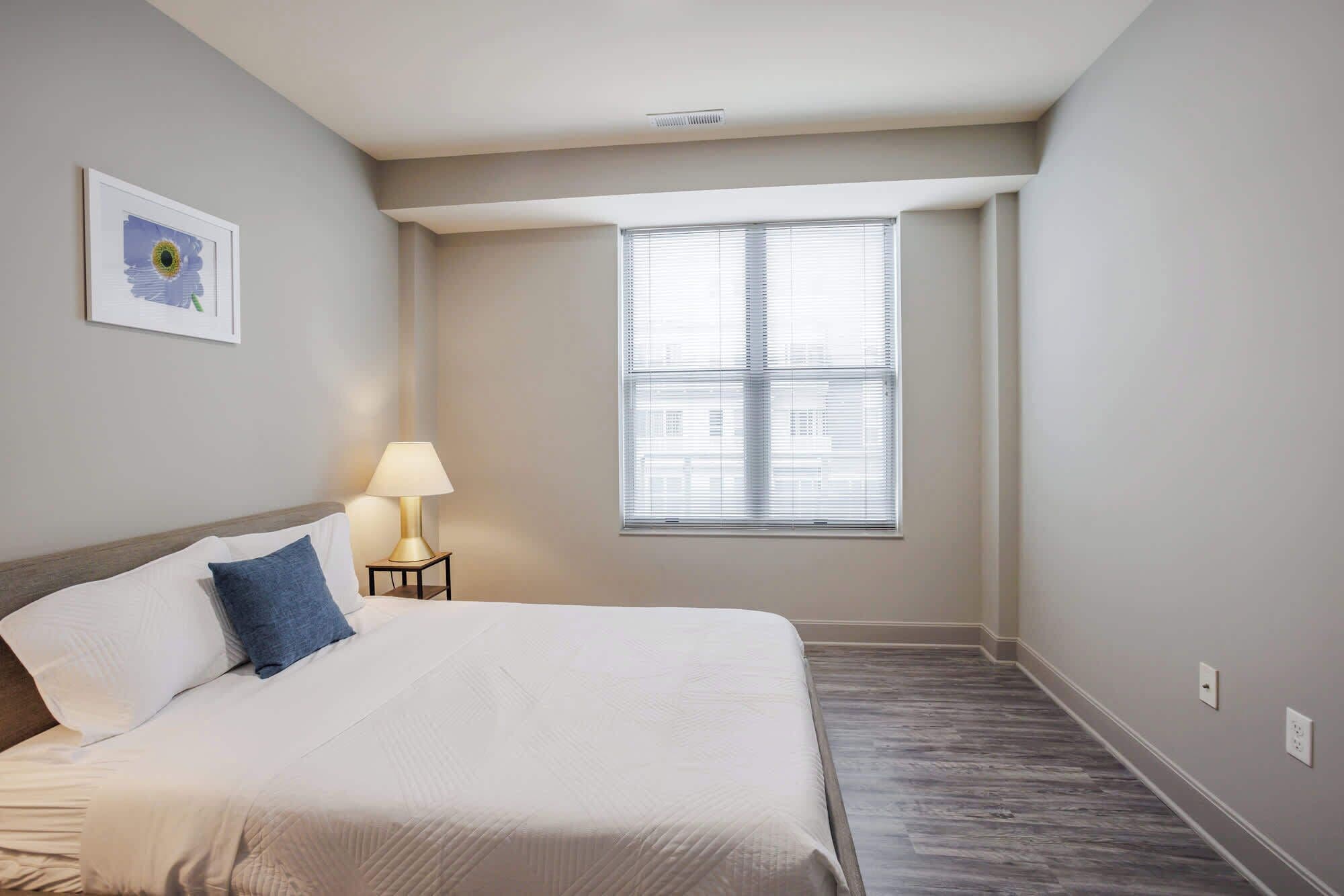 Skrivebord, skrivebord for bærbar PC og strykejern/-brett