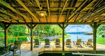 Lakefront Lake Anna Blue Sails - Waterfront